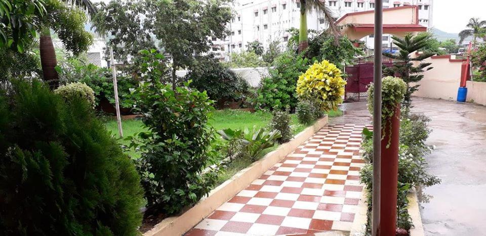 Hotel Guru Kripa 贾姆谢德布尔 外观 照片